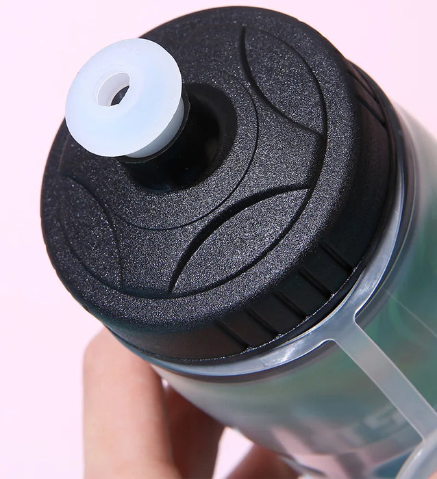 زجاجة ماء رياضية ثلاثية الطبقات للعزل الحراري خالية من BPA ومريحة للحمل