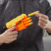 نيرف ألفا سترايك فنج كيو إس-4 مع 4 فوهات و10 سهام نيرف إليت، سهل الاستخدام. من هاسبرو