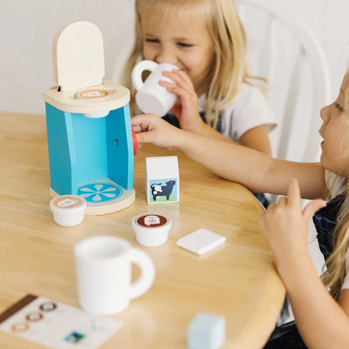 طقم قهوة خشبي للتحضير والتقديم بـ 11 قطعة لتنمية إبداع الأطفال واللعب التخيلي من ميليسا آند دوغ
