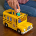 باص المدرسة الموسيقي الأصفر من CoComelon مع شخصية JJ و6 أصدقاء وأغنية "Wheels on the Bus" من جازويرز