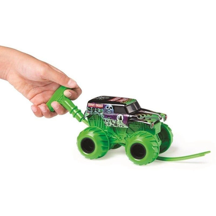 شاحن Monster Jam Spin Rippers بحجم 1:43 - Grave Digger مع تفاصيل مذهلة وإثارة! من سبين ماستر
