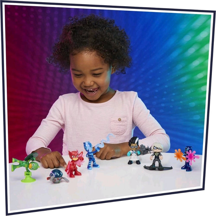 طقم شخصيات الأبطال والأشرار من PJ Masks يتضمن 7 شخصيات و10 ملحقات مسلية. من هاسبرو