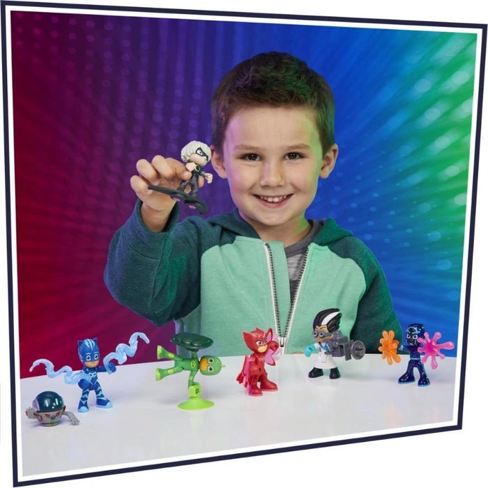 طقم شخصيات الأبطال والأشرار من PJ Masks يتضمن 7 شخصيات و10 ملحقات مسلية. من هاسبرو