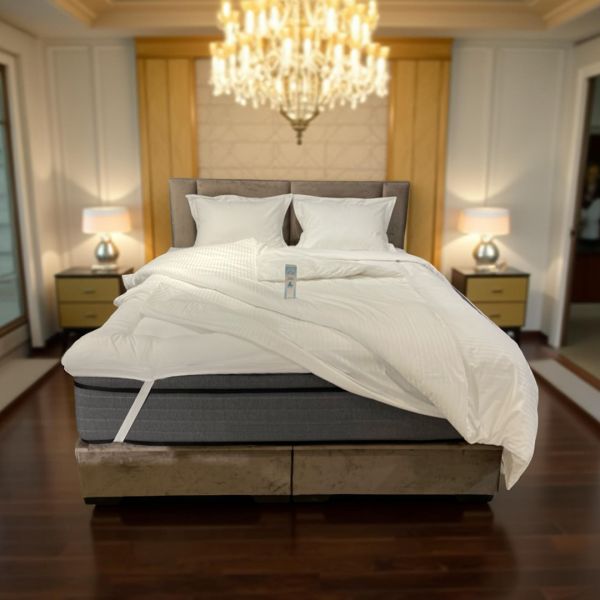طقم مستلزمات سرير 9 قطع من ARMN Cloud - أبيض، لحاف 220*260 سم، تصميم مطرز وحشوة هولوفايبر.
