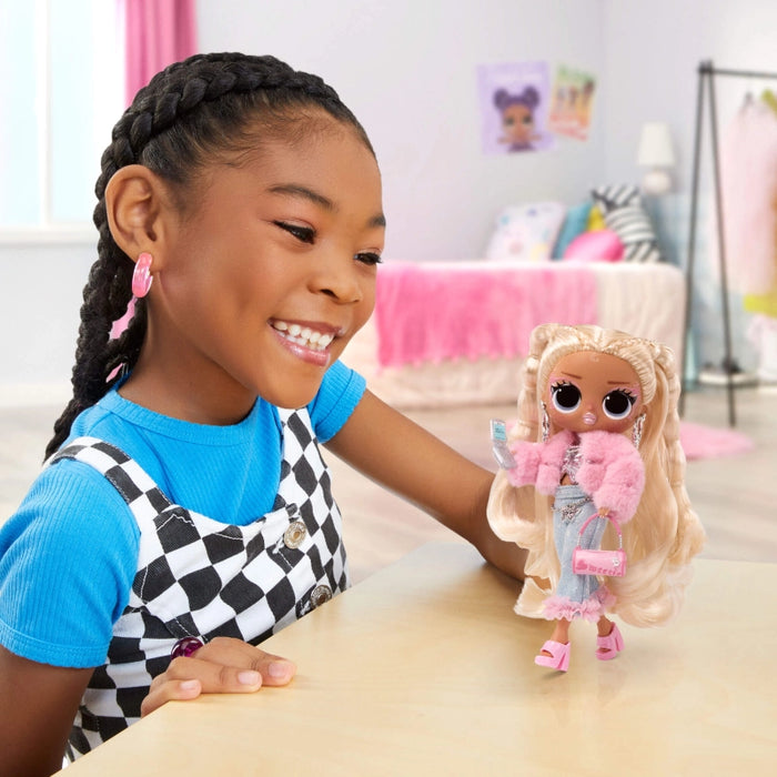 تمثال دمى موضة L.O.L. Surprise Tweens سلسلة 4 - أوليفيا فلاتر مع 15 مفاجأة مذهلة! من إم جي إيه إنترتينمنت