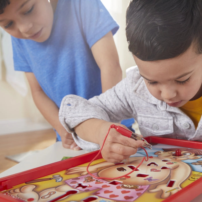 لعبة العمليات الكلاسيكية مع 12 جزء بلاستيكي لتنمية مهارات الأطفال وتنشيط العائلة من هاسبرو