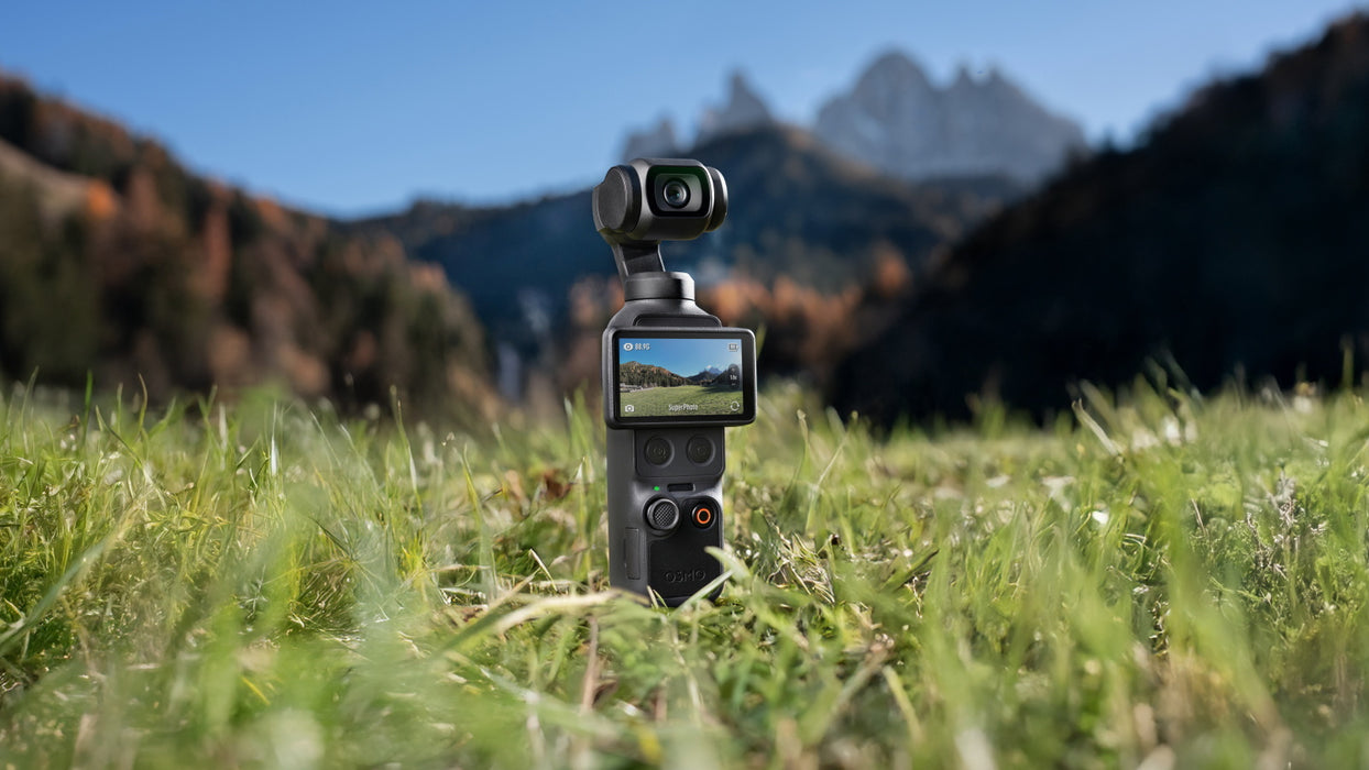 كاميرا وجيمبال DJI Osmo Pocket 4 Creator Combo بدقة 4K وتقنية تتبع ActiveTrack 7.0