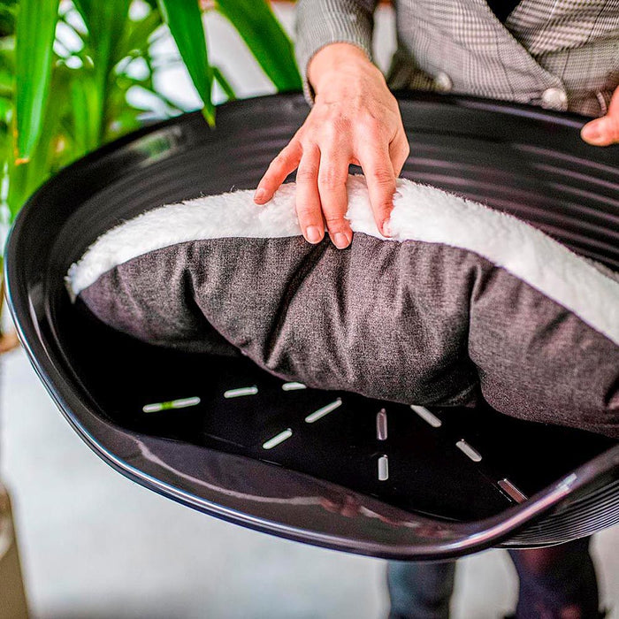 سرير بلاستيكي أبيض مقاس 6 للكلاب من Ferplast