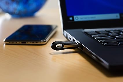 فلاشة سانديسك آي إكس باند جو 64 جيجابايت بمنفذ ايفون Lightning و USB 3.0 وحماية بكلمة سر من SanDisk