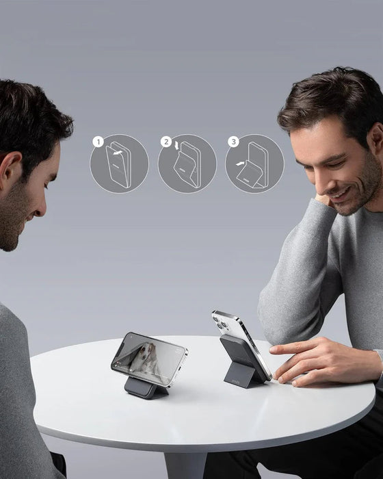 باور بانك مغناطيسية 5000MAH للشحن اللاسلكي مع قاعدة قابلة للطي من Anker