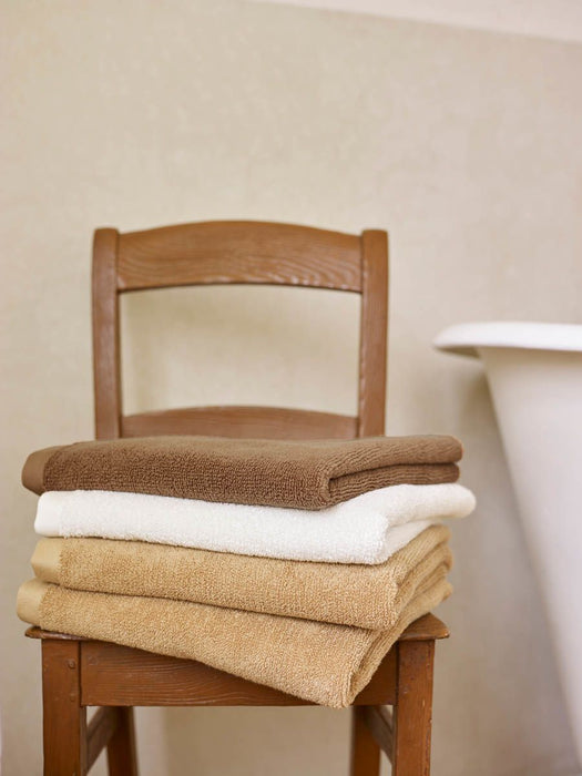 منشفة استحمام عسلي من Aquanova Oslo - قياس 70 * 130 سم