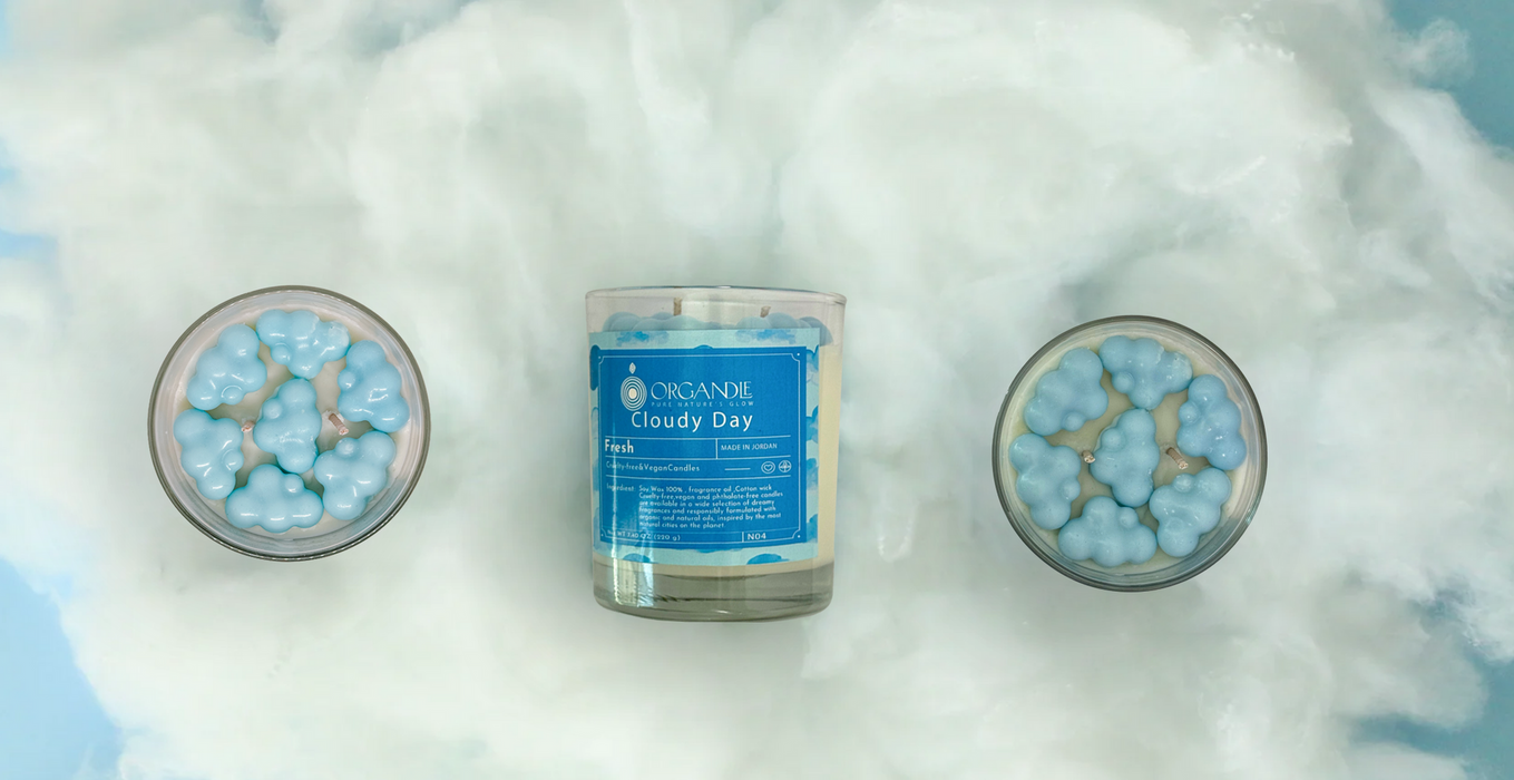 شمعة Cloudy Day من شمع الصويا 100% برائحة منعشة ومدة احتراق طويلة