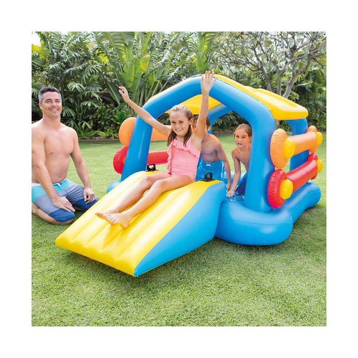 جزيرة إنتكس مع منزلقة .