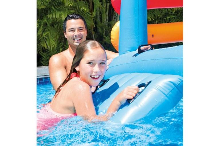 جزيرة إنتكس مع منزلقة .