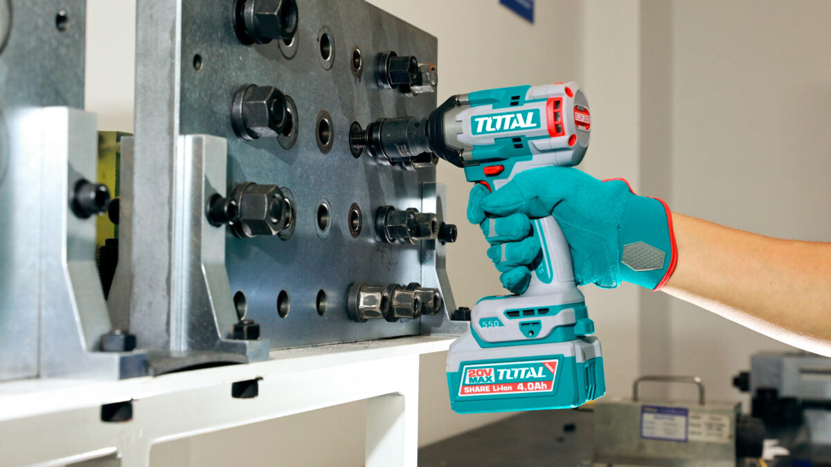 دريل امباكت TOTAL لاسلكي 20V بدون فحمات بحجم 1/2" وعزم 550Nm مع سرعات متعددة