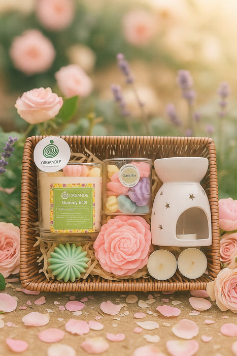 صندوق هدايا مميز مع شموع متنوعة 130 مل من علامة Gift Box، لمسة جمالية دافئة