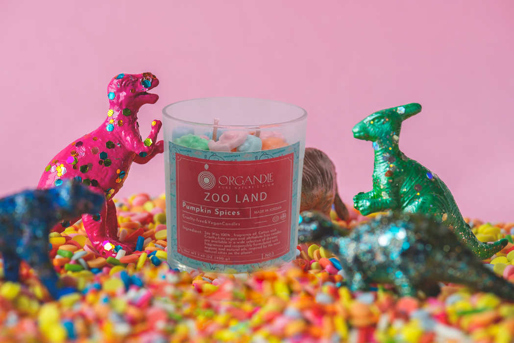 شمعة Zoo Land من شمع الصويا 100% برائحة توابل اليقطين لأجواء مريحة ومتألقة