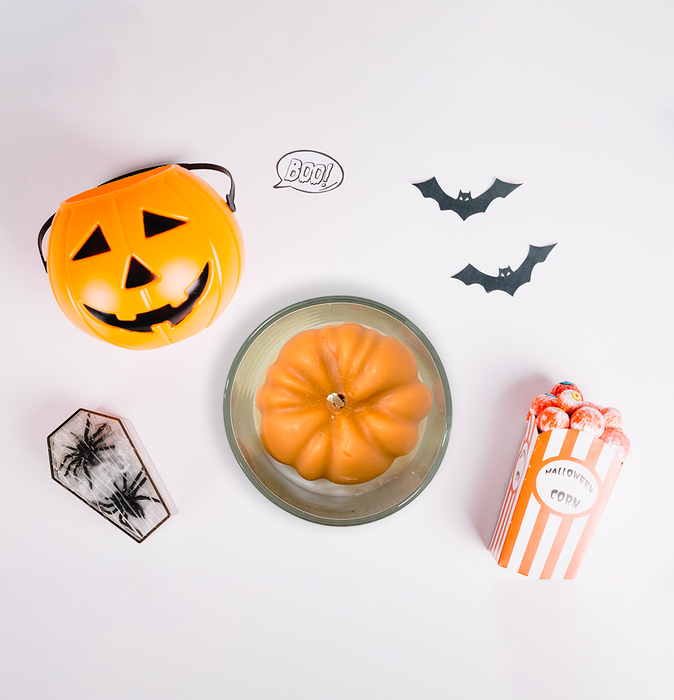 شمعة "Hocus Pocus" برائحة اليقطين من Organdle