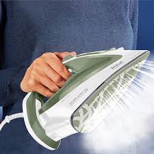 مكواة بخار بقوة 2800 واط مع تصميم مريح ومقاومة للماء من تيفال