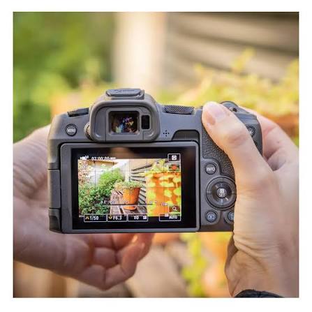 كاميرا كانون EOS R8 بدون مرآة بدقة 24.2 ميغابكسل وتصوير فيديو 4K حتى 60 إطاراً