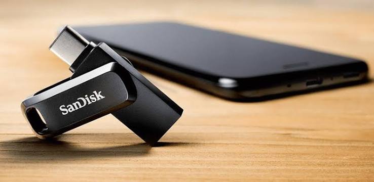 فلاشة وحدة تخزين سانديسك ألترا دوال درايف مزدوجة 64 جيجابايت بمنفذ USB Type-C و Type-A بسرعة 150MB/s