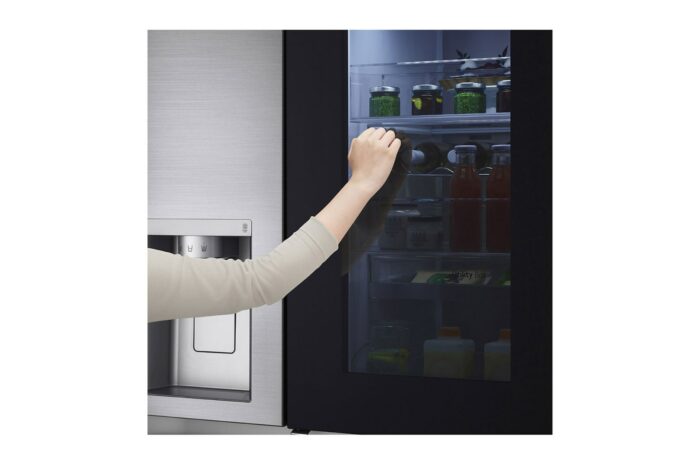 ثلاجة LG InstaView™ سعة 674 لتر، موزع ثلج وماء، لون فضي ثلاجة LG InstaView™ سعة 674 لتر، موزع ثلج وماء، لون فضي