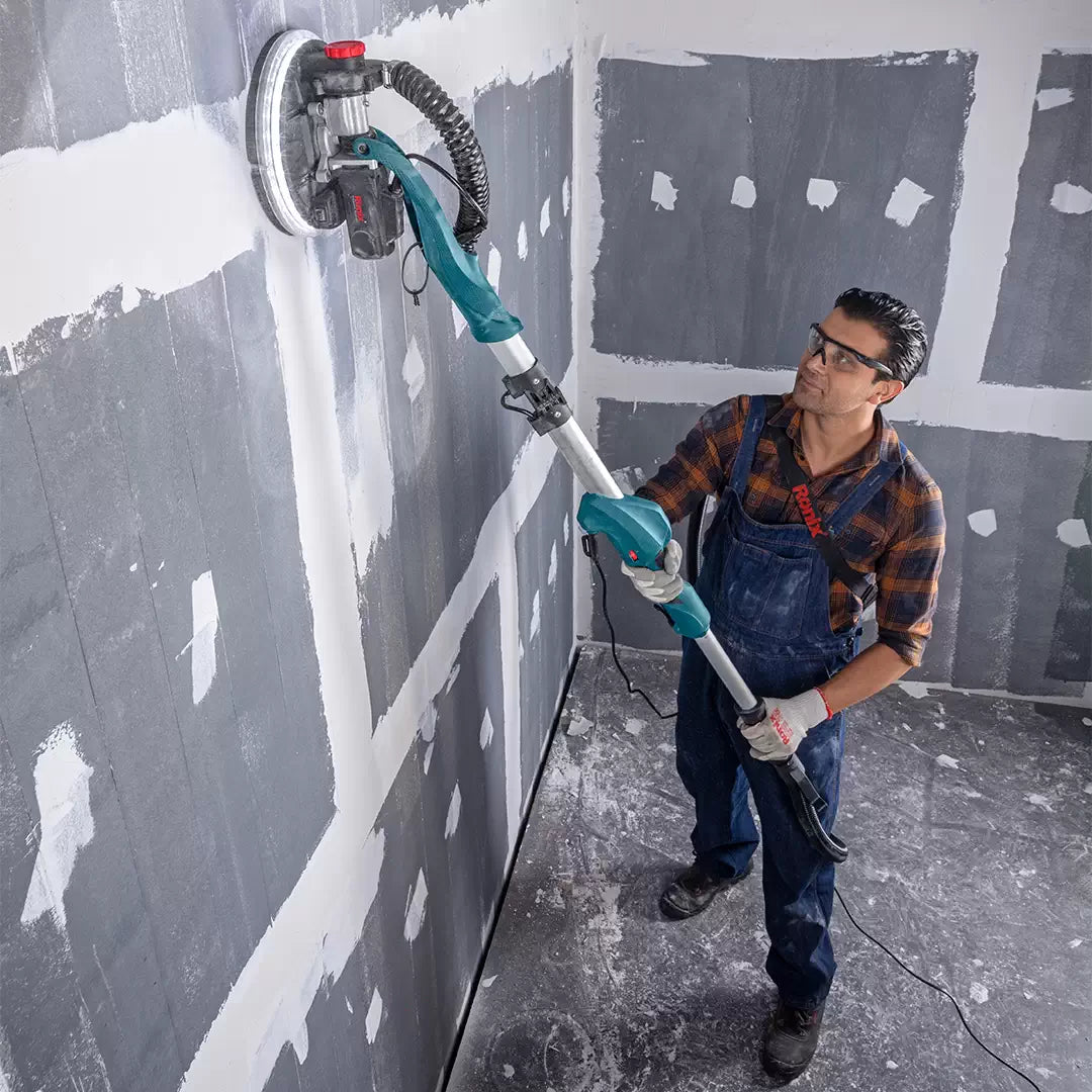 حفافة جدران 820 واط من RONIX حفافة جدران 820 واط من RONIX