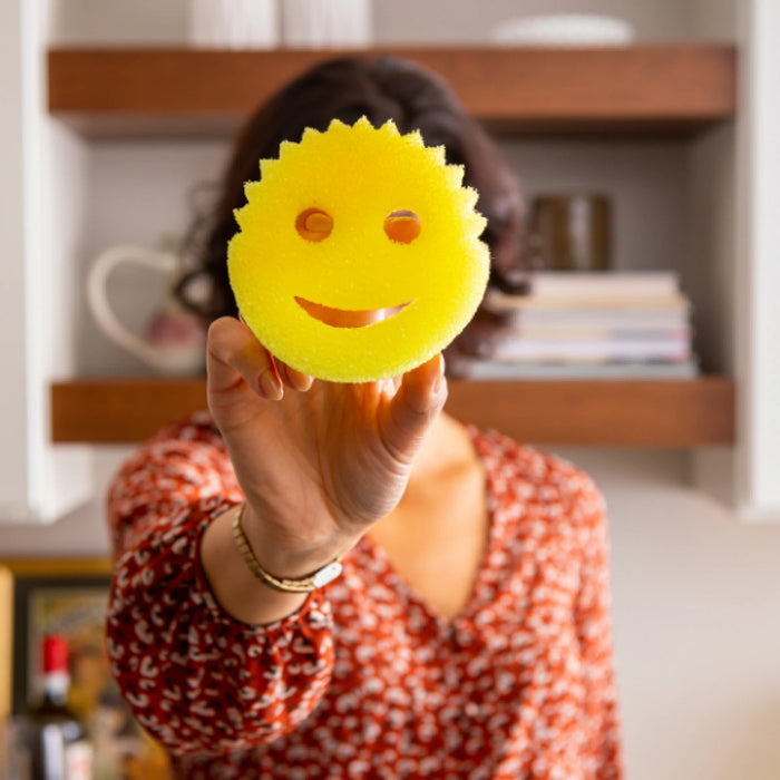 إسفنجة سكراب دادي الأصلية لتنظيف الأطباق والأسطح بفعالية وأمان من Scrub Daddy