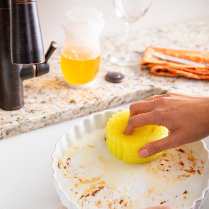 إسفنجة سكراب دادي الأصلية لتنظيف الأطباق والأسطح بفعالية وأمان من Scrub Daddy