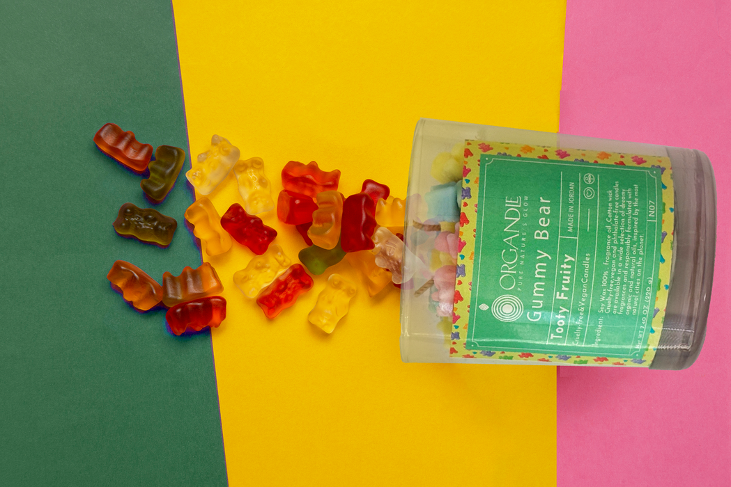 شمعة جومي بير من توتي ف اقتصادي، شمع صويا 100% برائحة استوائية تدوم طويلاً